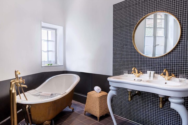 Room 48 of 124