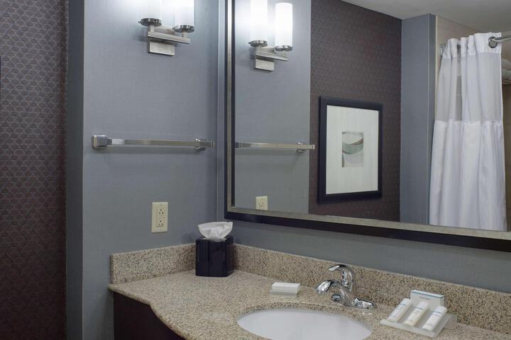 1 King Bed (5 of 24)