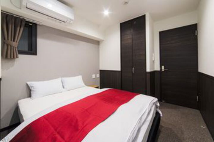 Room 9 of 29