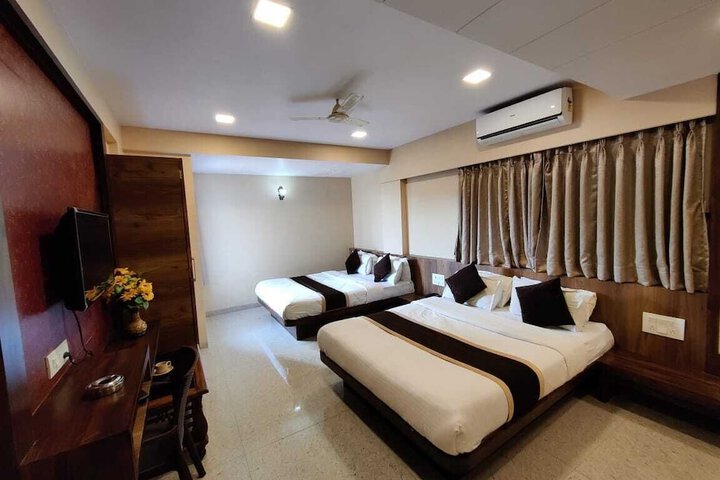 Room 9 of 16