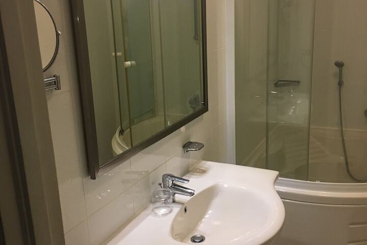 Room 21 of 40
