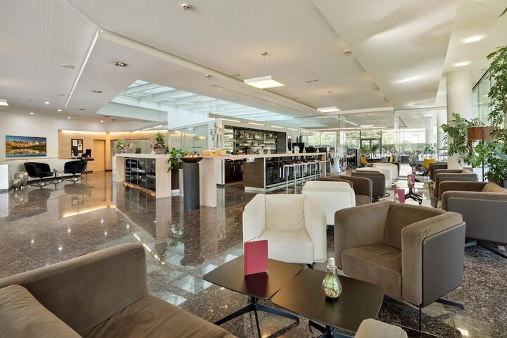 Entrance & Lobby