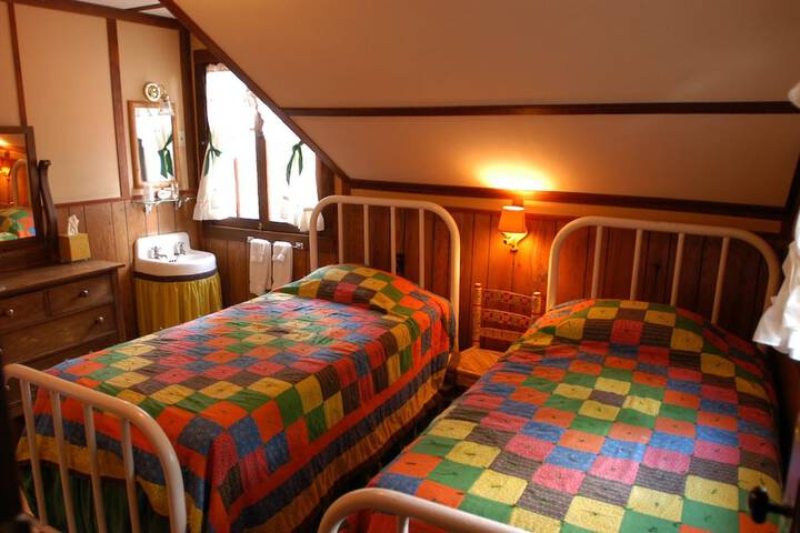 Room 9 of 40