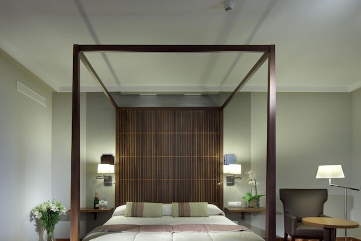 Room 12 of 97