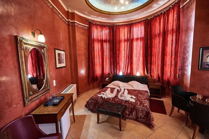 Room 44 of 141