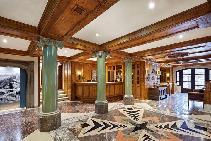 Entrance & Lobby