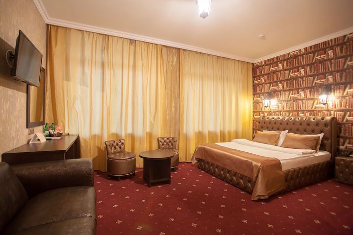 Room 16 of 39