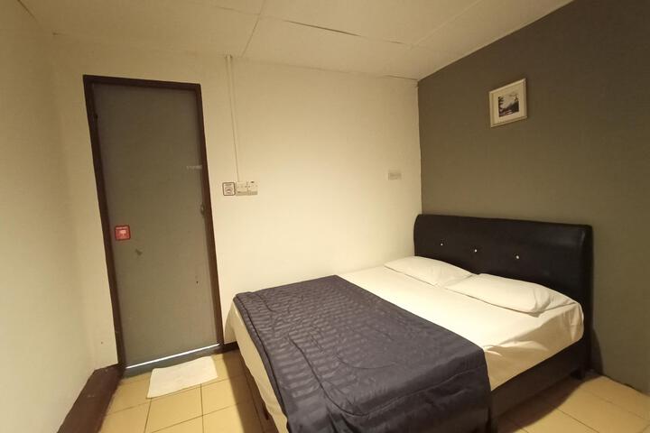 Room 11 of 19
