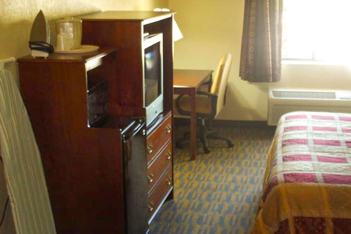 1 King Bed (8 of 13)