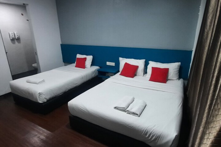 Room 10 of 28