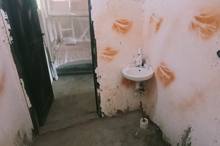 Room 13 of 28
