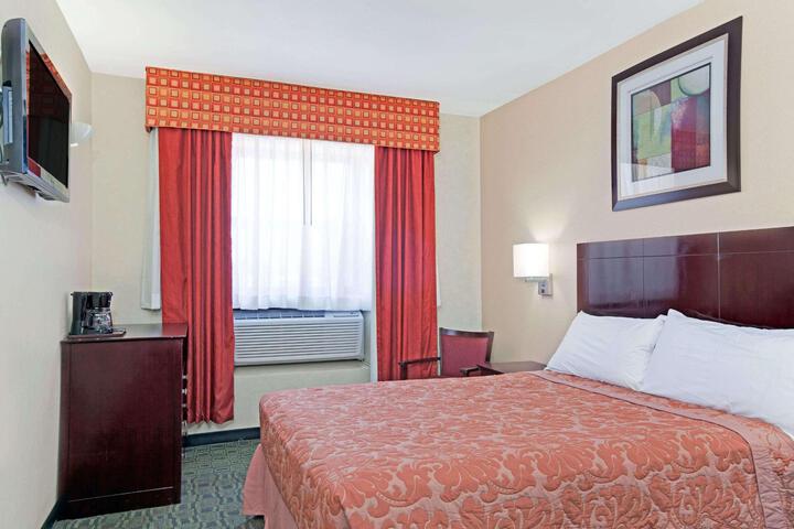 1 Queen Bed (2 of 10)
