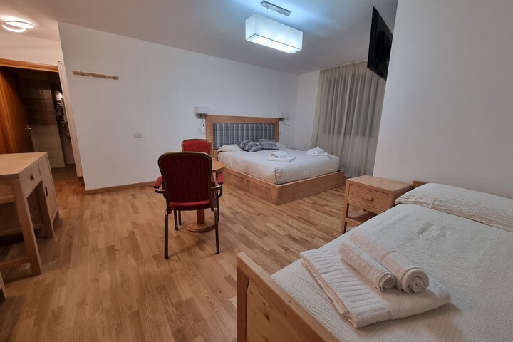 Room 6 of 52