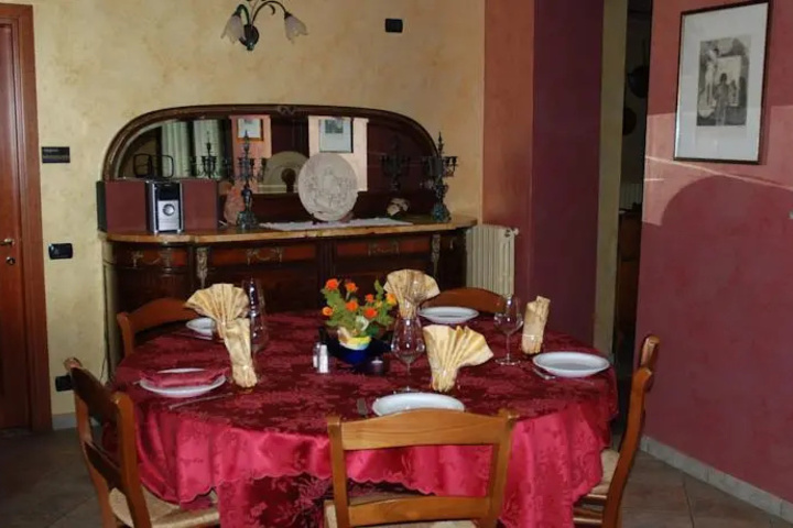 Dining 6 of 8