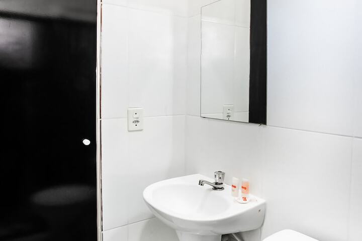 Room 6 of 12