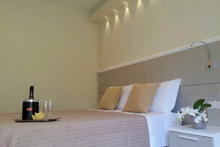 Room 4 of 40