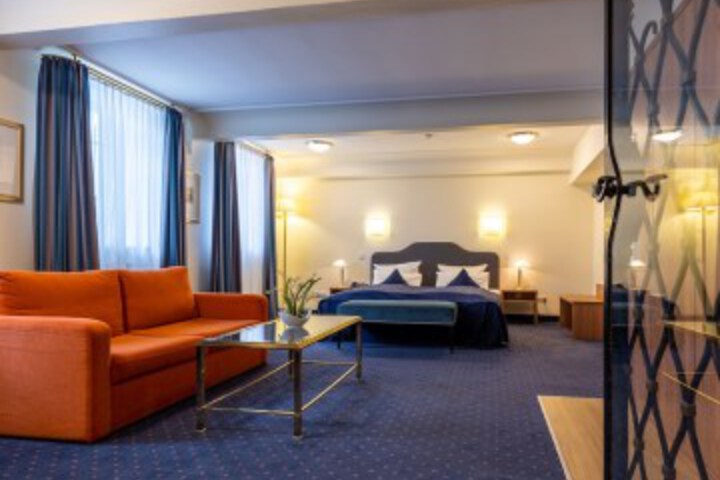 Room 18 of 32