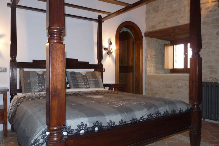 Room 6 of 96