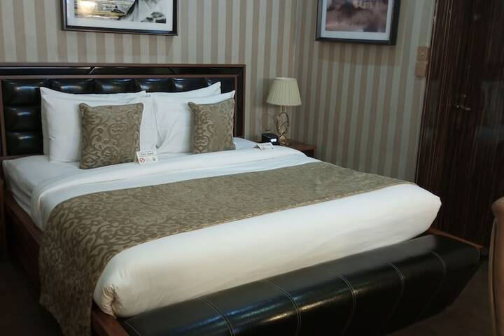 Room 13 of 77
