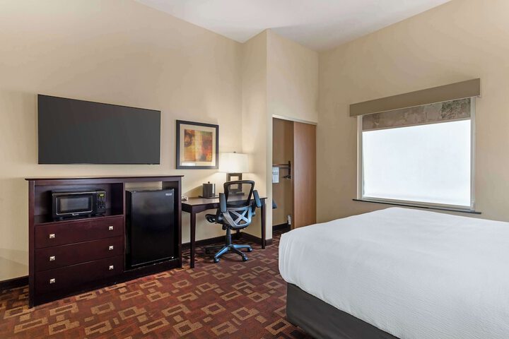 Room 16 of 40