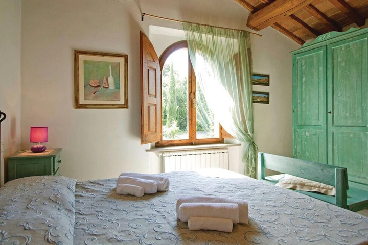 Room 4 of 13