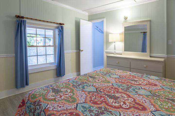 Room 146 of 309