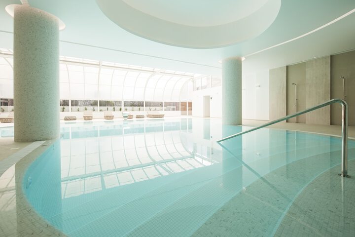 Hotel Pool