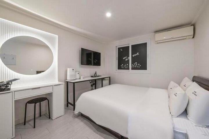 Busan Seomyeon Hotel Artwork