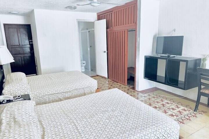 Room 9 of 42