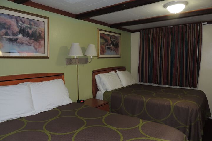 2 Double Beds (10 of 17)
