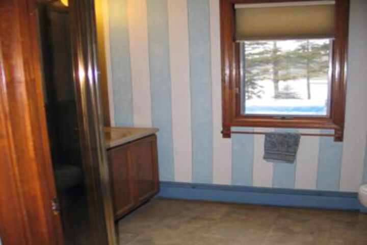 Room 6 of 68