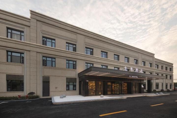 JI Hotel Shanghai Baoan Road Metro Station