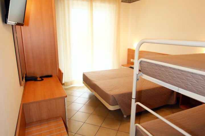 Room 26 of 73