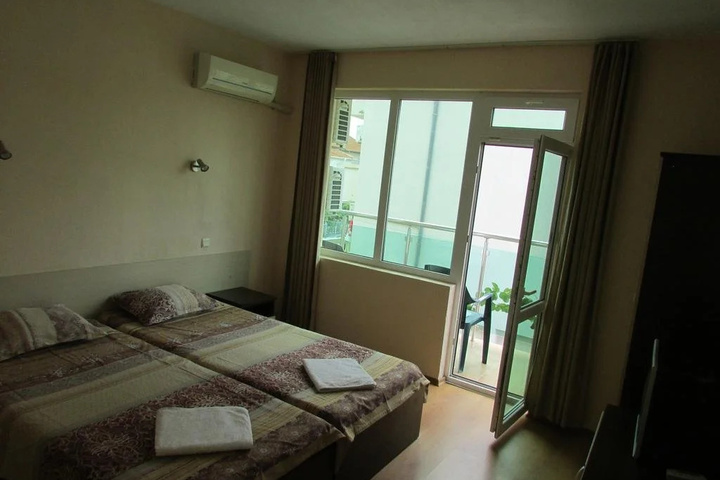 Room 4 of 7