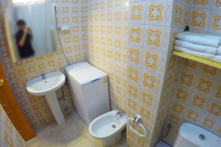 Room 5 of 24