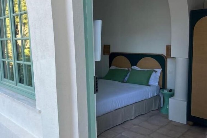 Room 2 of 60
