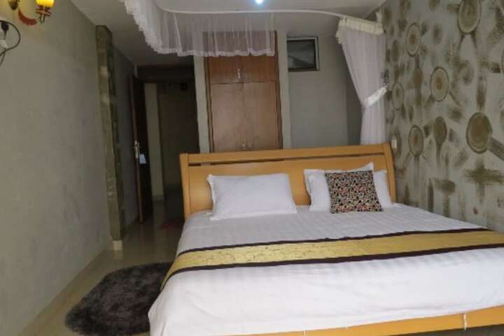 Room 11 of 25