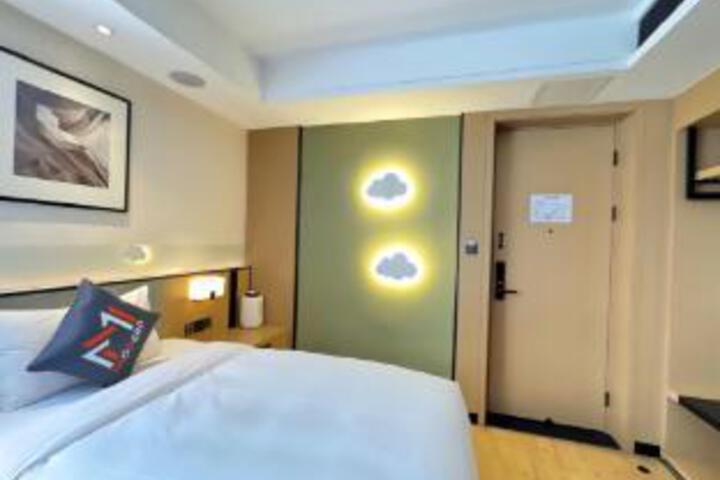 Room 14 of 15
