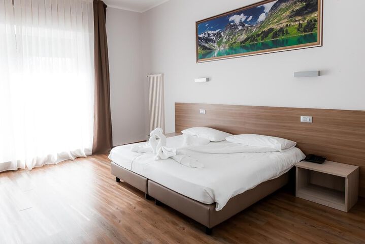 Room 15 of 64