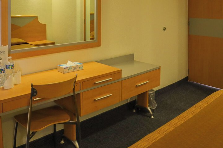 Room 25 of 39