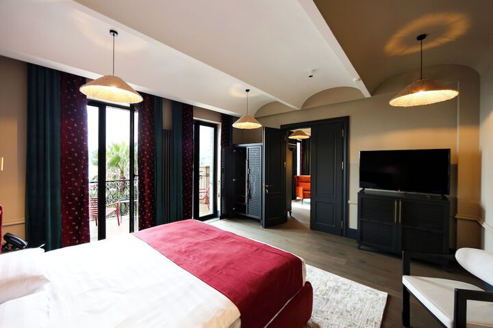 Room 4 of 43