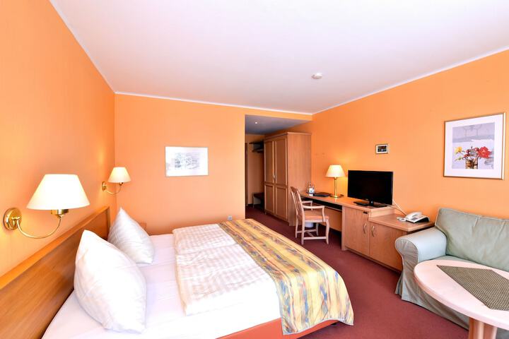 Room 8 of 132