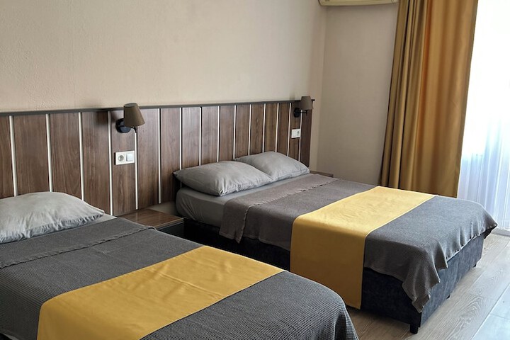 Room 35 of 103