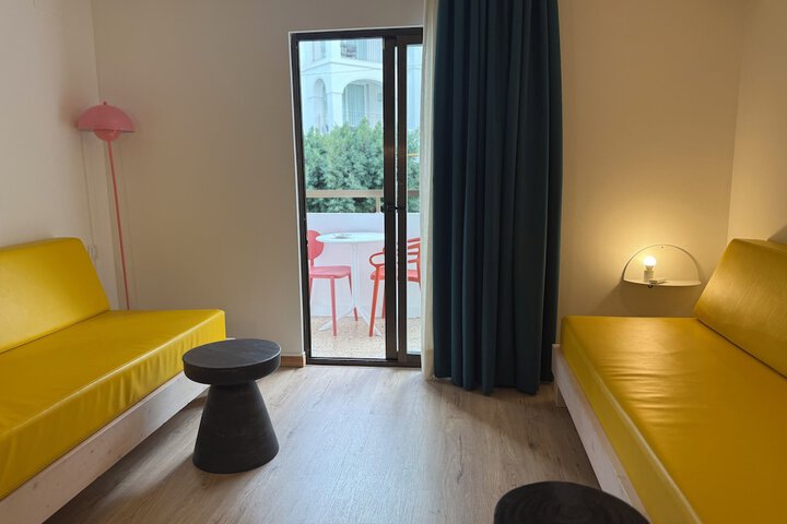 Room 12 of 22