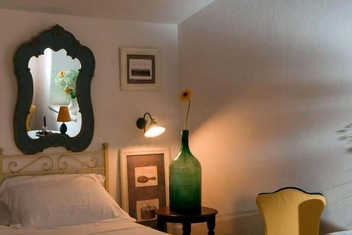 Room 4 of 33
