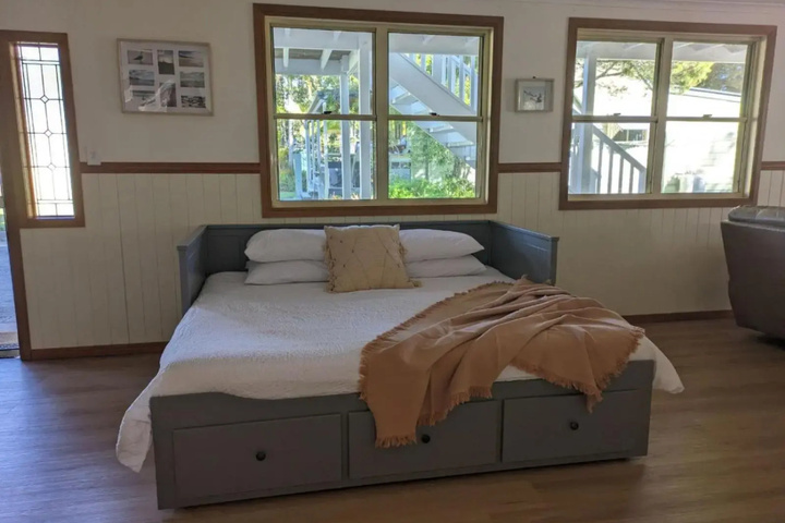 Room 4 of 16