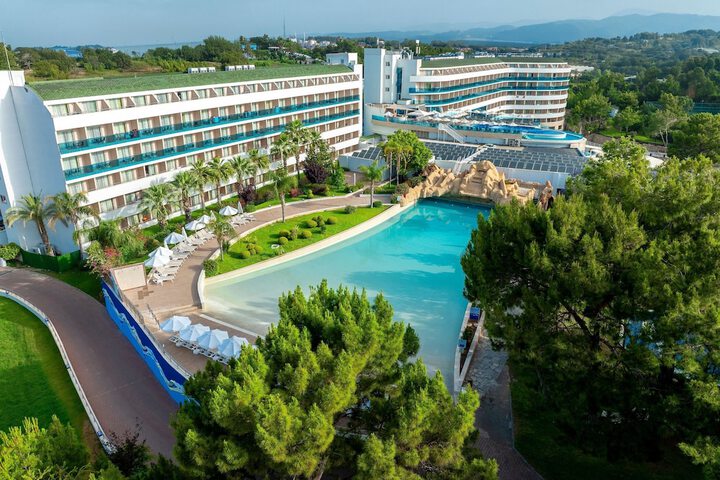 Pools & Facilities
