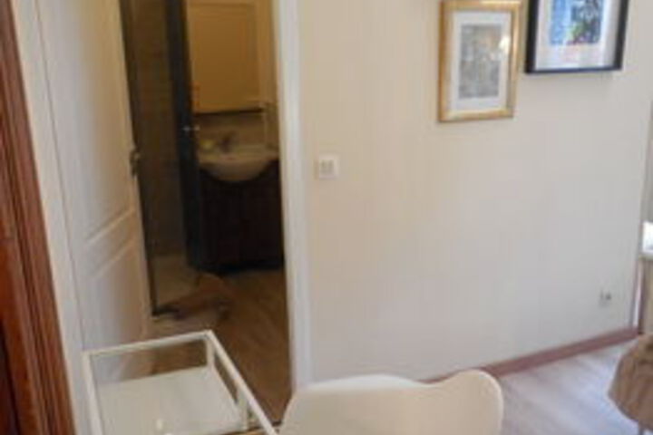 Room 16 of 32