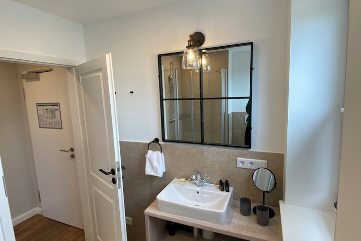 Room 13 of 36