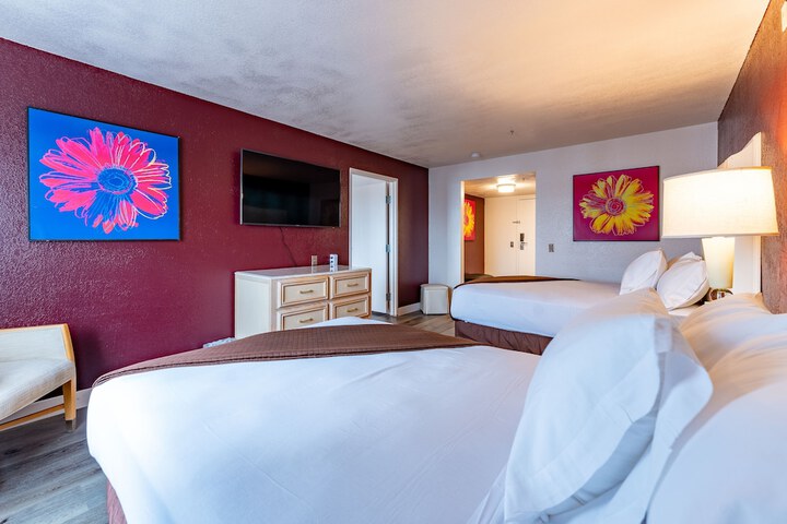 2 Double Beds (6 of 28)
